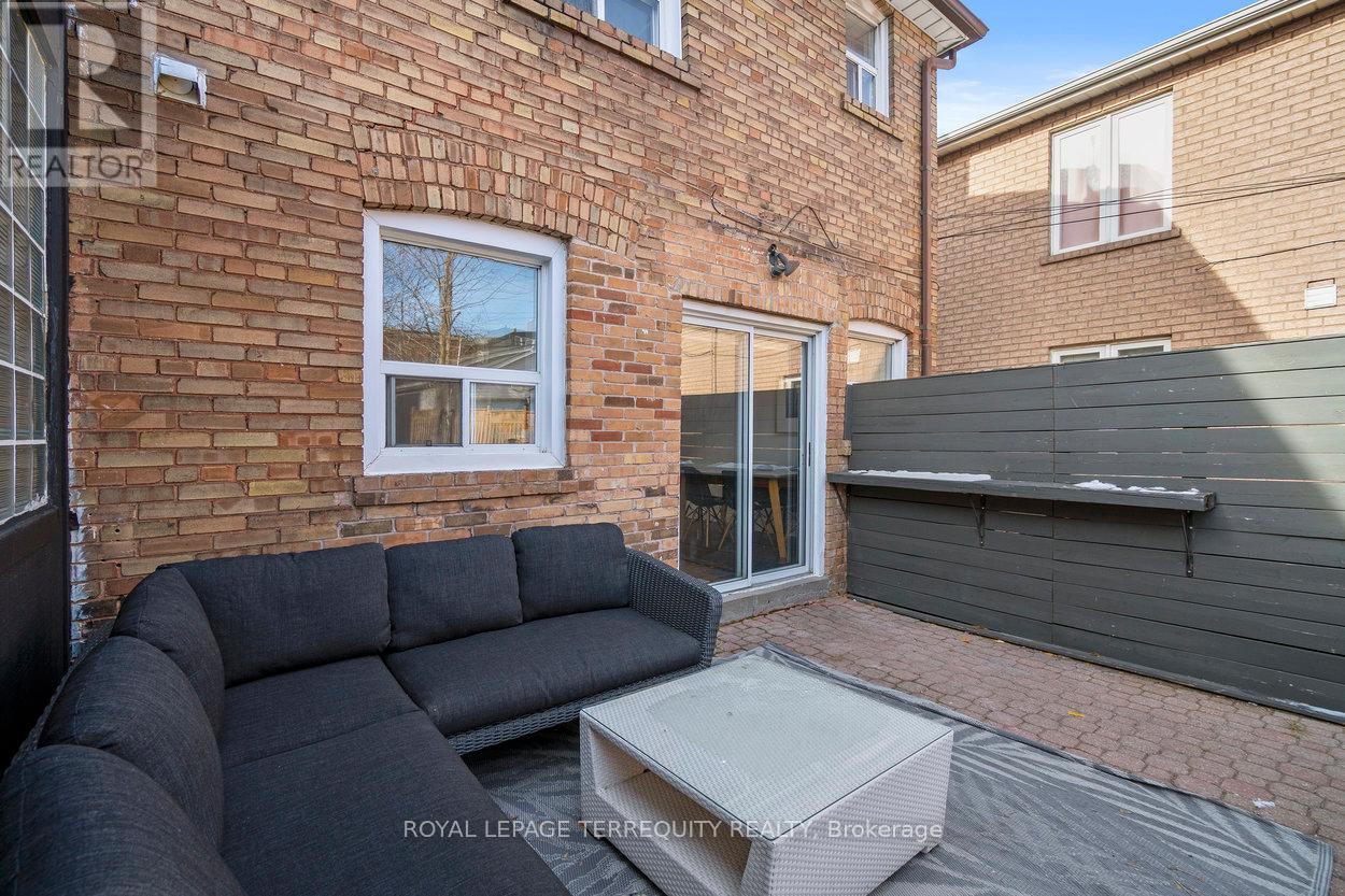 261 Blackthorn Avenue, Toronto, Ontario  M6N 3H7 - Photo 34 - W12600454