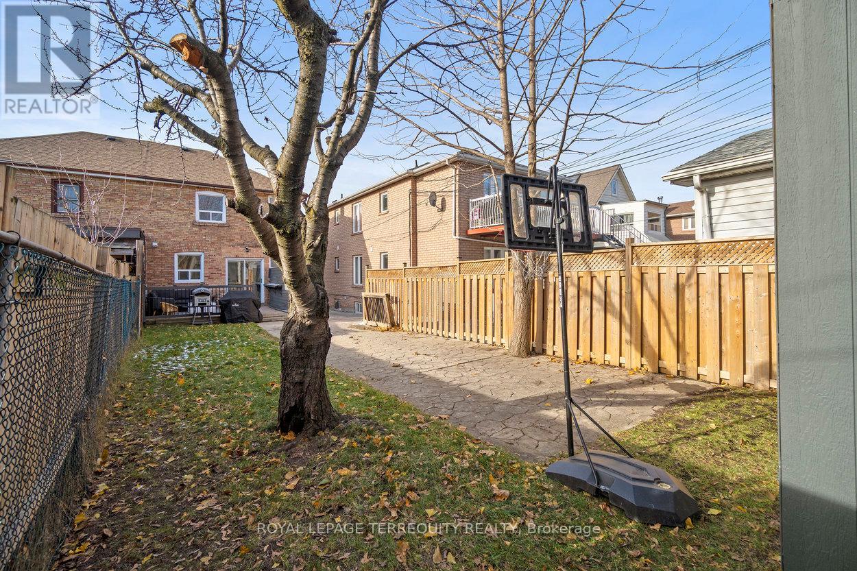 261 Blackthorn Avenue, Toronto, Ontario  M6N 3H7 - Photo 37 - W12600454