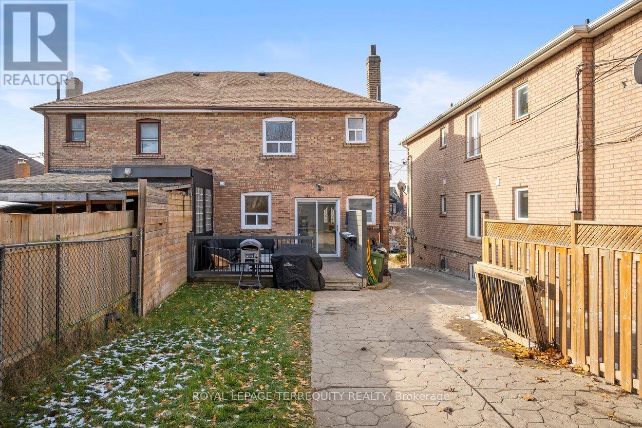 261 Blackthorn Avenue, Toronto, Ontario  M6N 3H7 - Photo 38 - W12600454