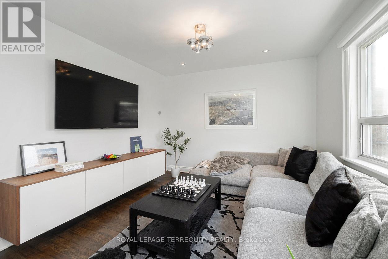 261 Blackthorn Avenue, Toronto, Ontario  M6N 3H7 - Photo 7 - W12600454