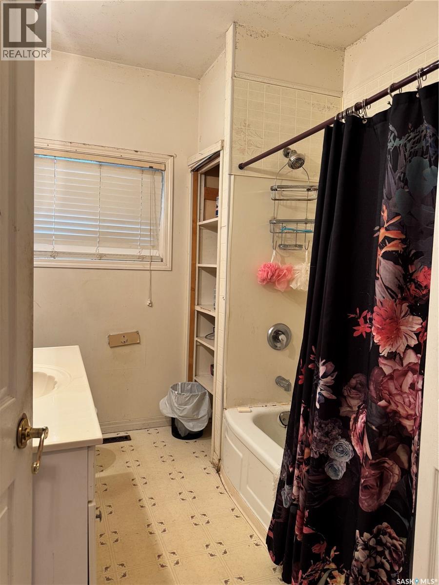 1041 3rd Street E, Prince Albert, Saskatchewan  S6V 0J4 - Photo 6 - SK025189