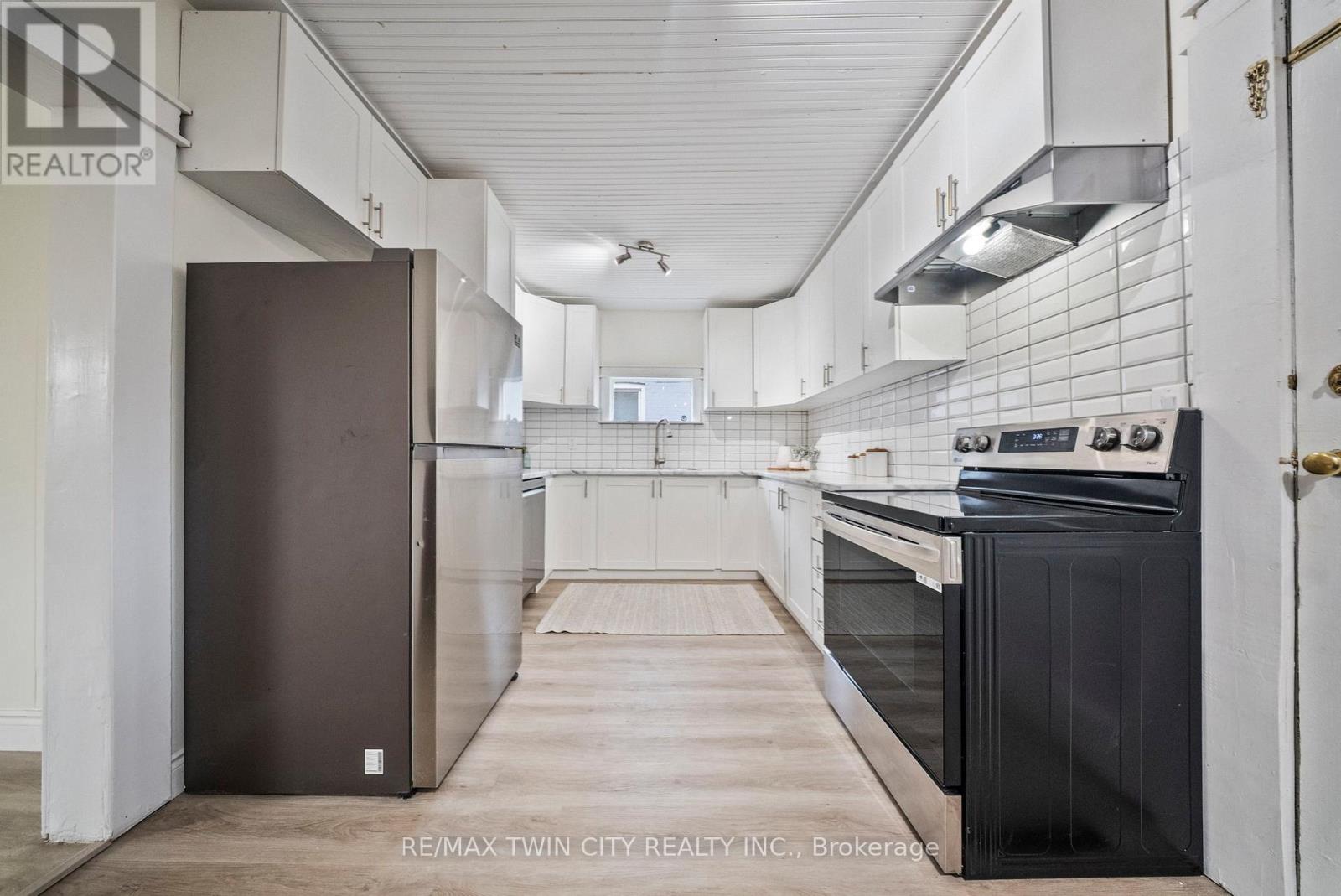 68 Oak Street, Brantford, Ontario  N3T 2B1 - Photo 10 - X12600438