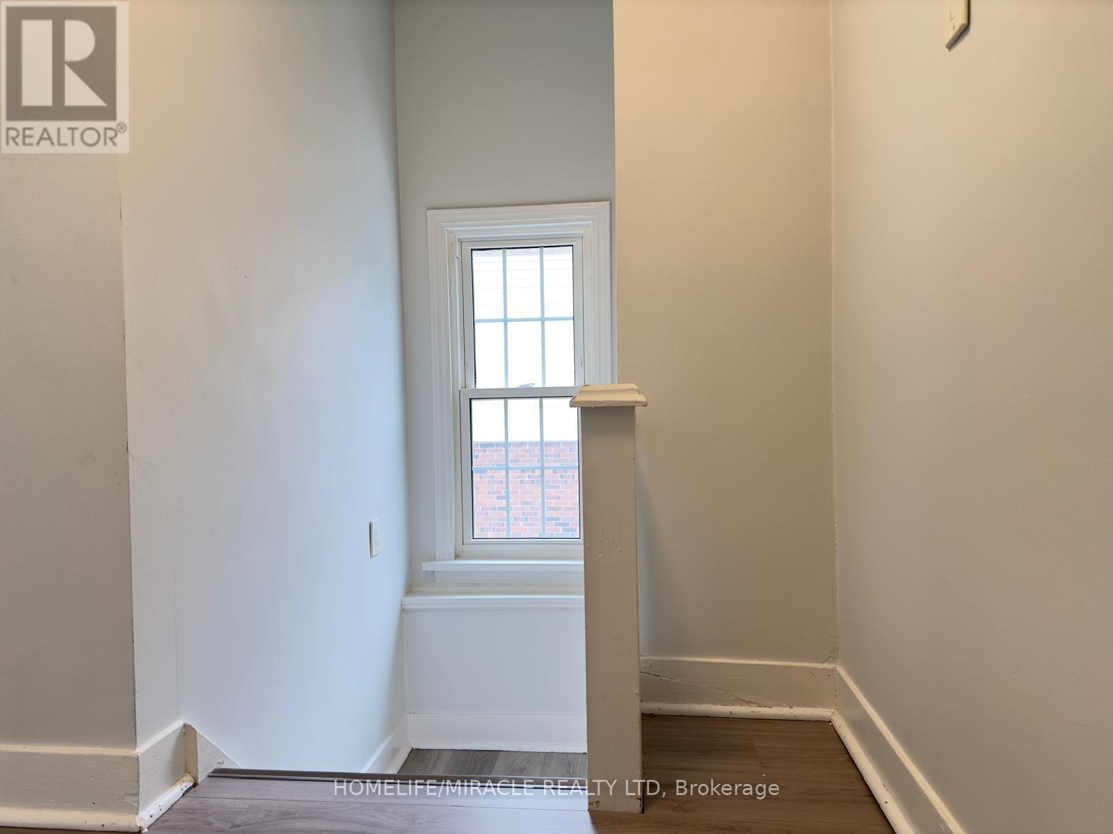 5672 Drummond Road, Niagara Falls, Ontario  L2G 4L4 - Photo 11 - X12600458