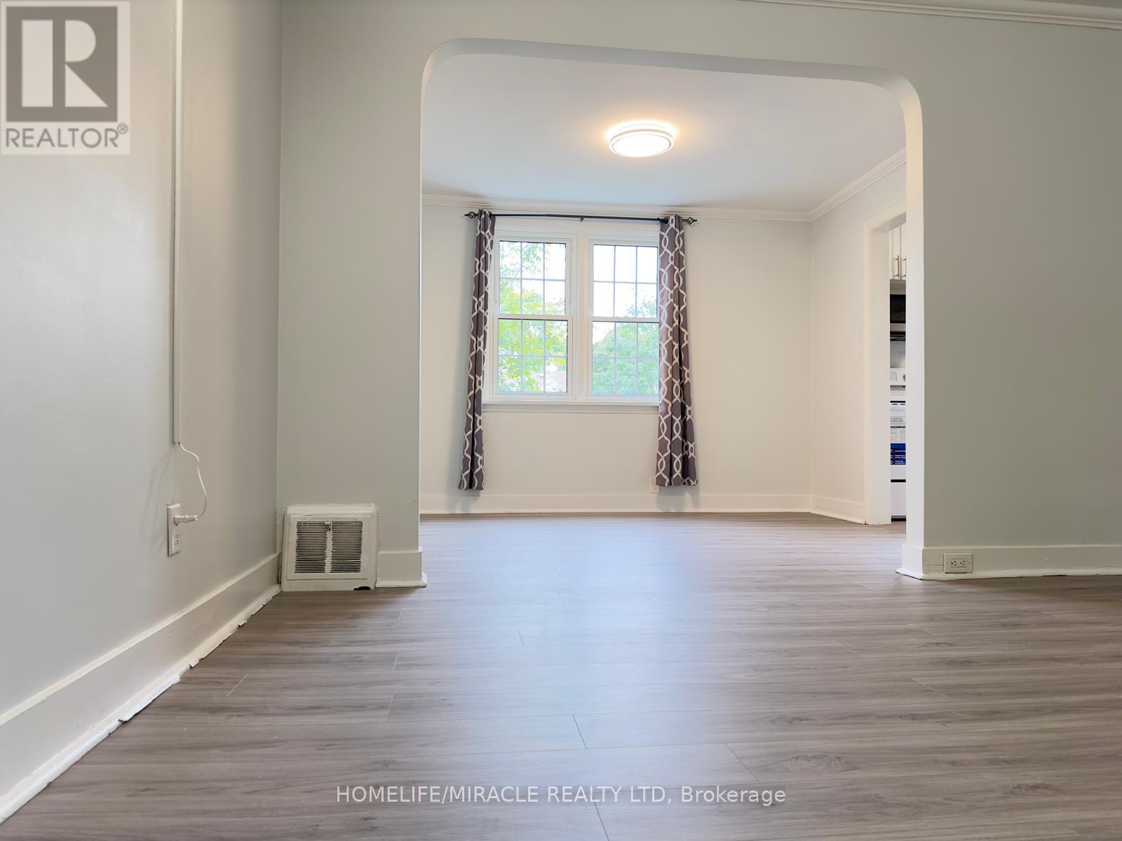 5672 Drummond Road, Niagara Falls, Ontario  L2G 4L4 - Photo 5 - X12600458