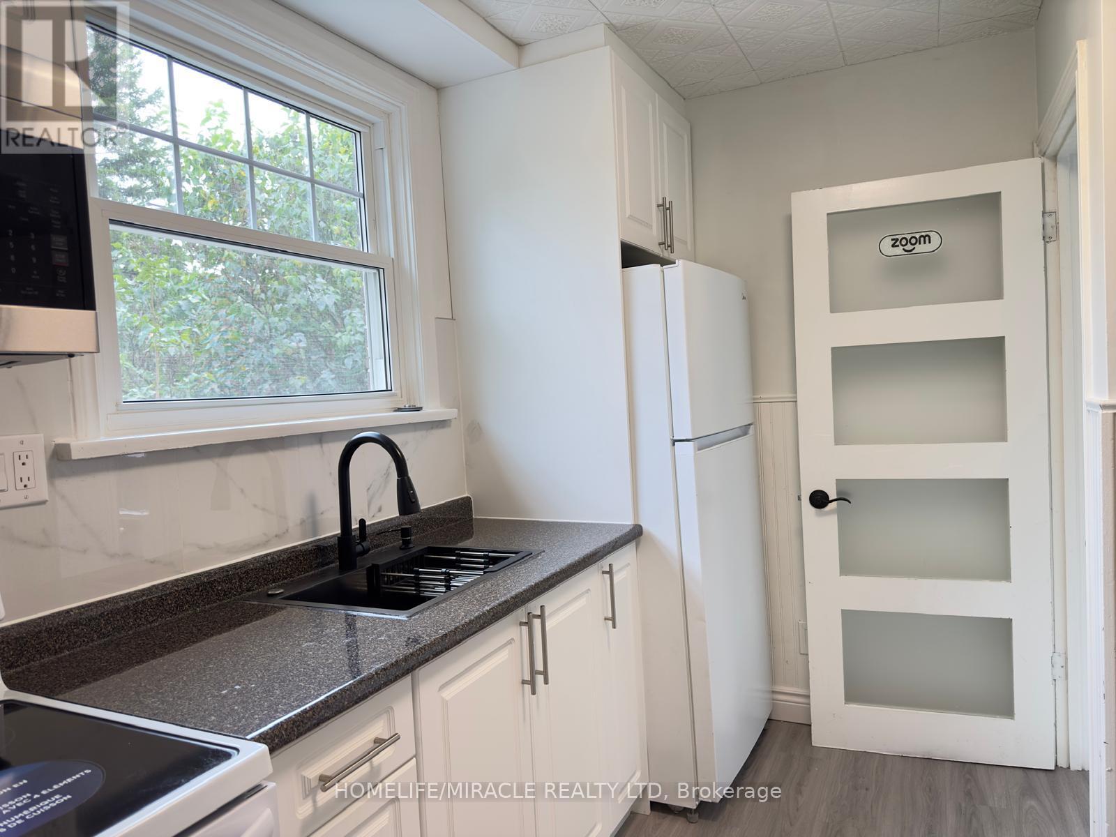 5672 Drummond Road, Niagara Falls, Ontario  L2G 4L4 - Photo 9 - X12600458