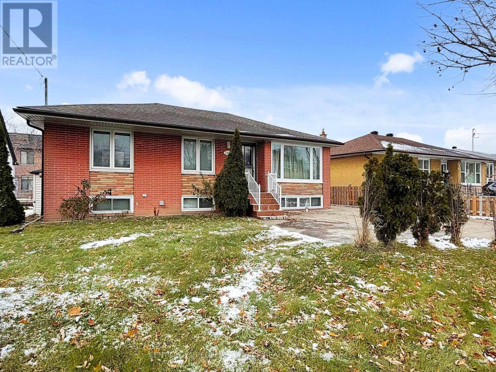 2864 Weston Road, Toronto (Humberlea-Pelmo Park), Ontario  M9M 2S3 - Photo 42 - W12600440