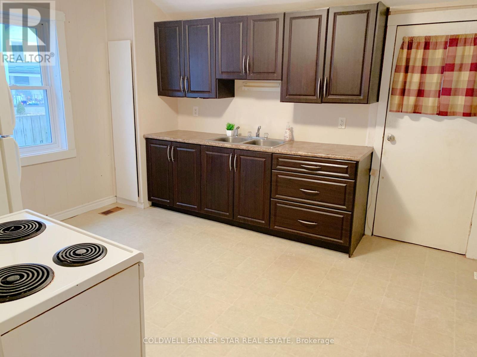 14 Antrim Street, St. Thomas, Ontario  N5P 1S3 - Photo 10 - X12600500