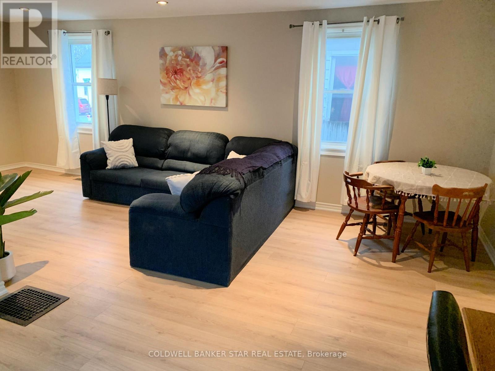 14 Antrim Street, St. Thomas, Ontario  N5P 1S3 - Photo 5 - X12600500