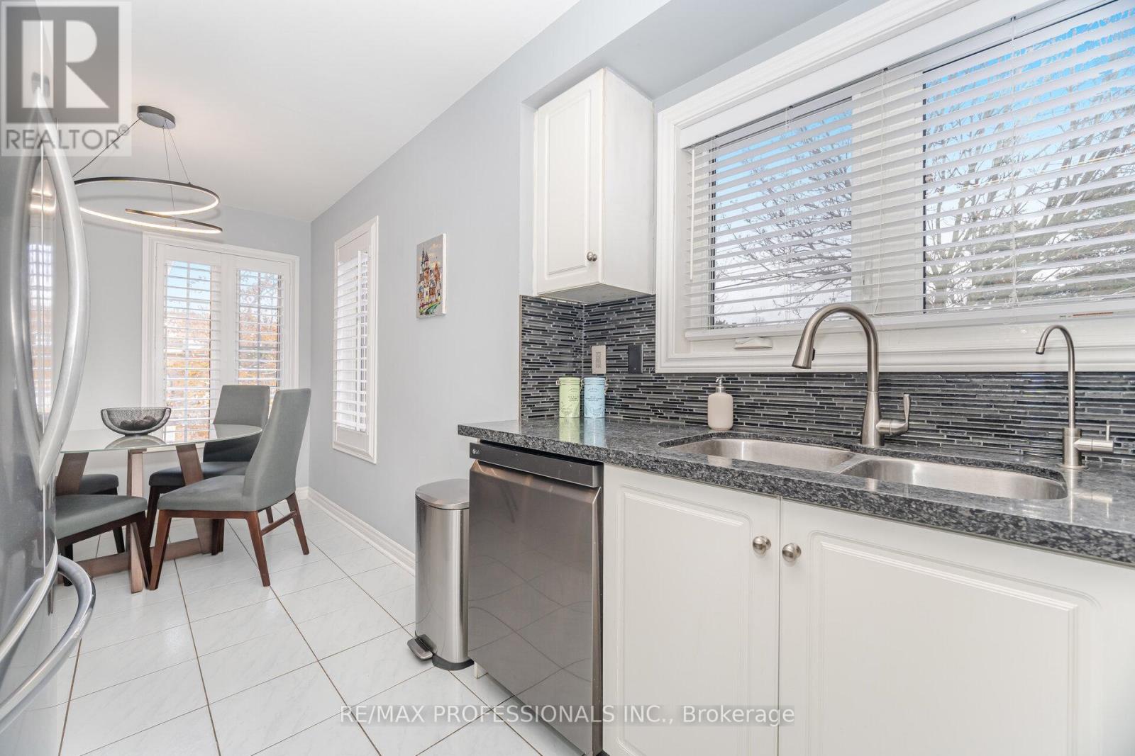 2 Dawson Crescent, Milton, Ontario  L9T 5H8 - Photo 16 - W12595384