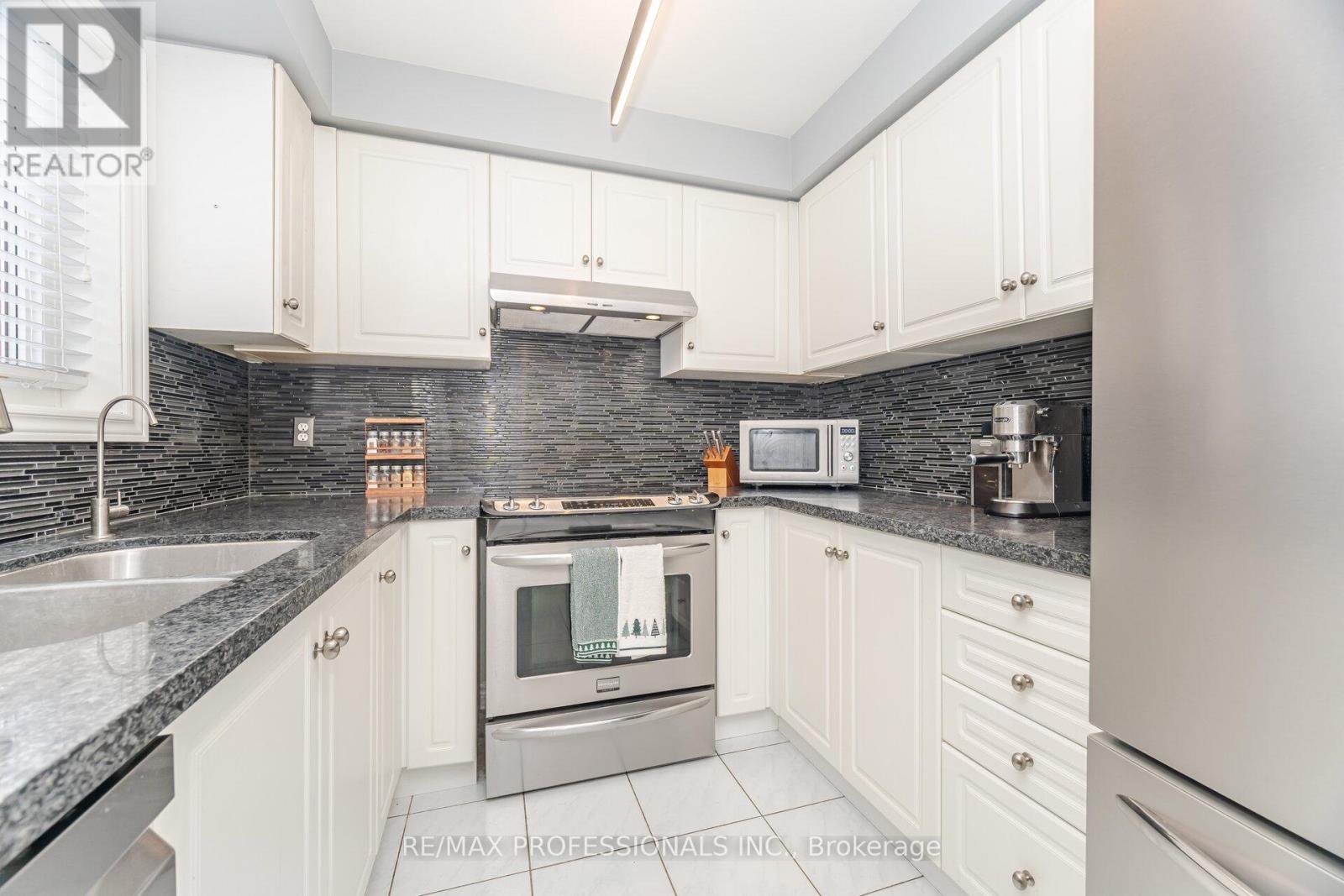 2 Dawson Crescent, Milton, Ontario  L9T 5H8 - Photo 15 - W12595384