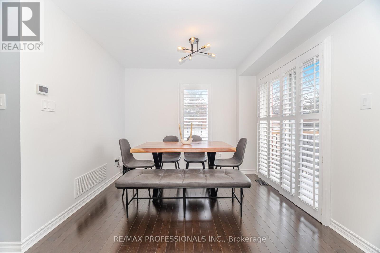 2 Dawson Crescent, Milton, Ontario  L9T 5H8 - Photo 11 - W12595384