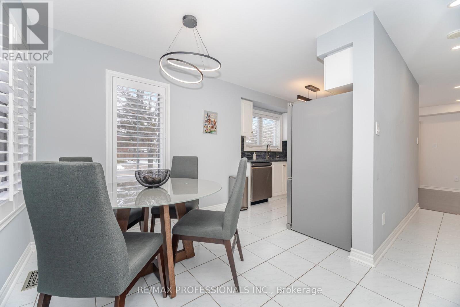 2 Dawson Crescent, Milton, Ontario  L9T 5H8 - Photo 13 - W12595384