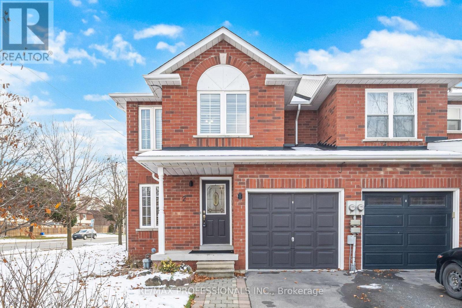 2 Dawson Crescent, Milton, Ontario  L9T 5H8 - Photo 2 - W12595384