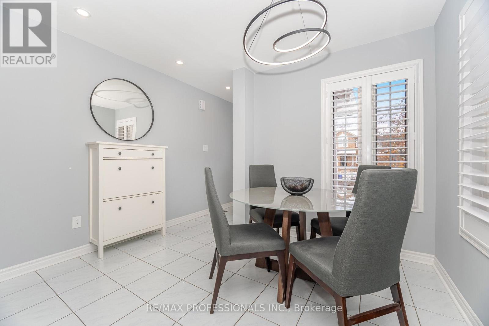 2 Dawson Crescent, Milton, Ontario  L9T 5H8 - Photo 6 - W12595384