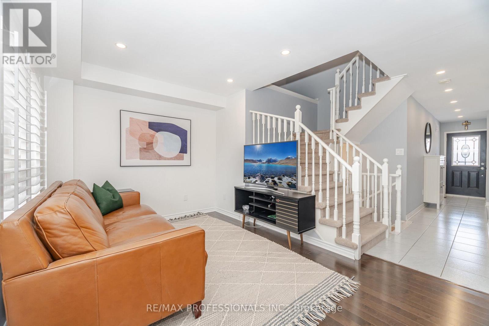 2 Dawson Crescent, Milton, Ontario  L9T 5H8 - Photo 7 - W12595384