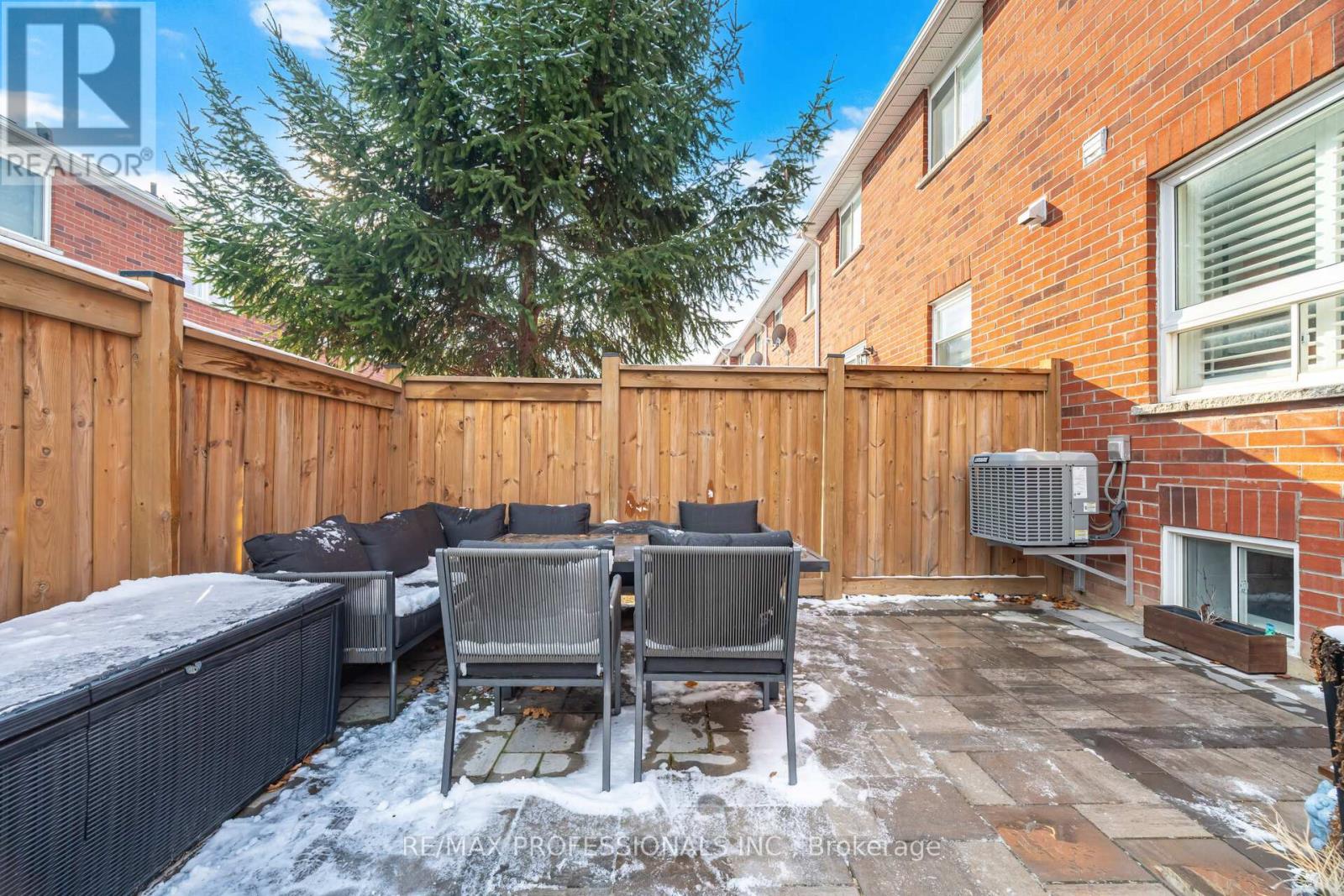 2 Dawson Crescent, Milton, Ontario  L9T 5H8 - Photo 45 - W12595384