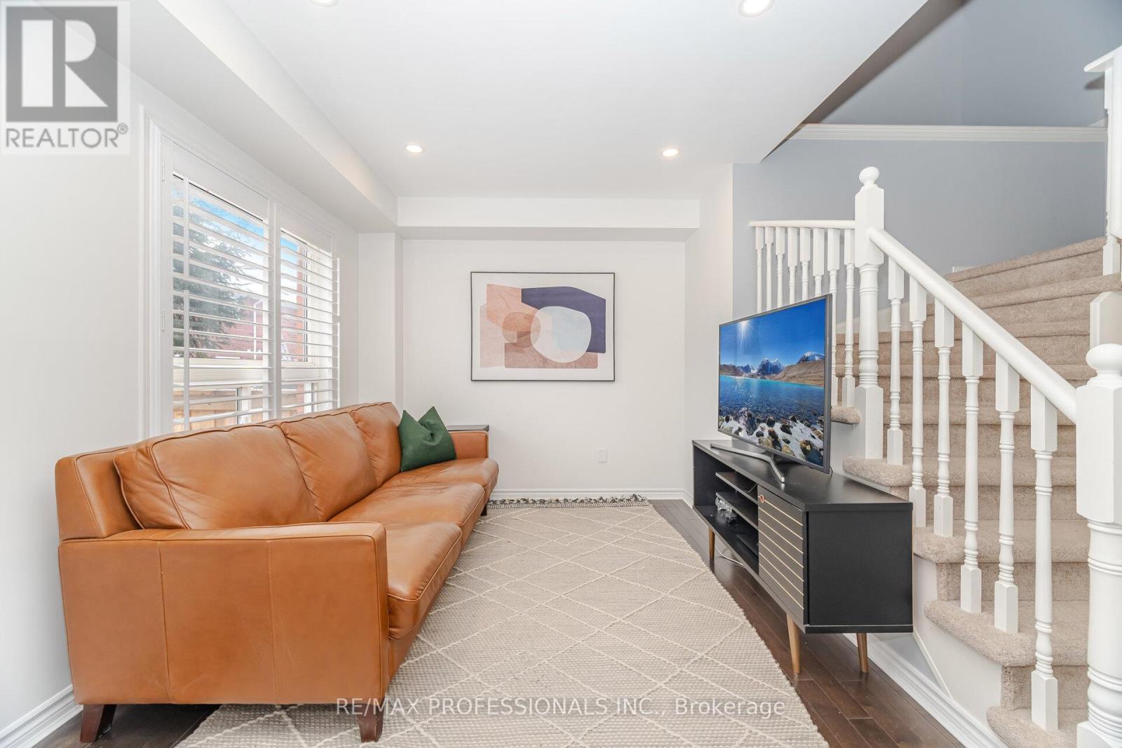 2 Dawson Crescent, Milton, Ontario  L9T 5H8 - Photo 8 - W12595384