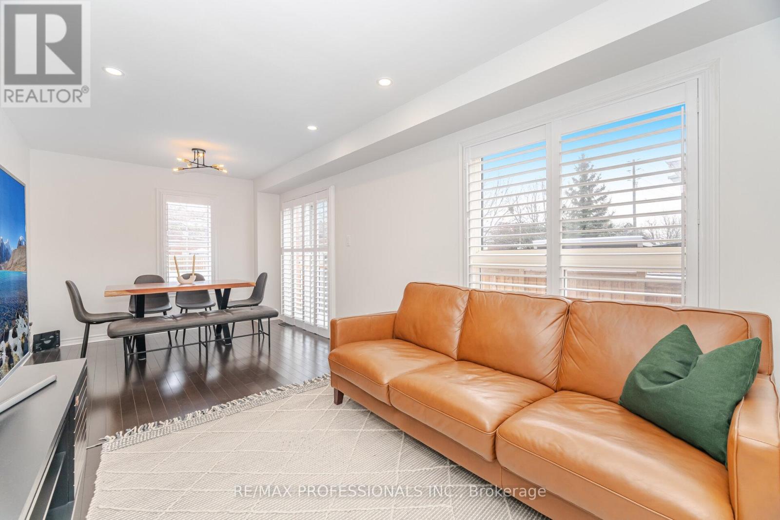 2 Dawson Crescent, Milton, Ontario  L9T 5H8 - Photo 9 - W12595384