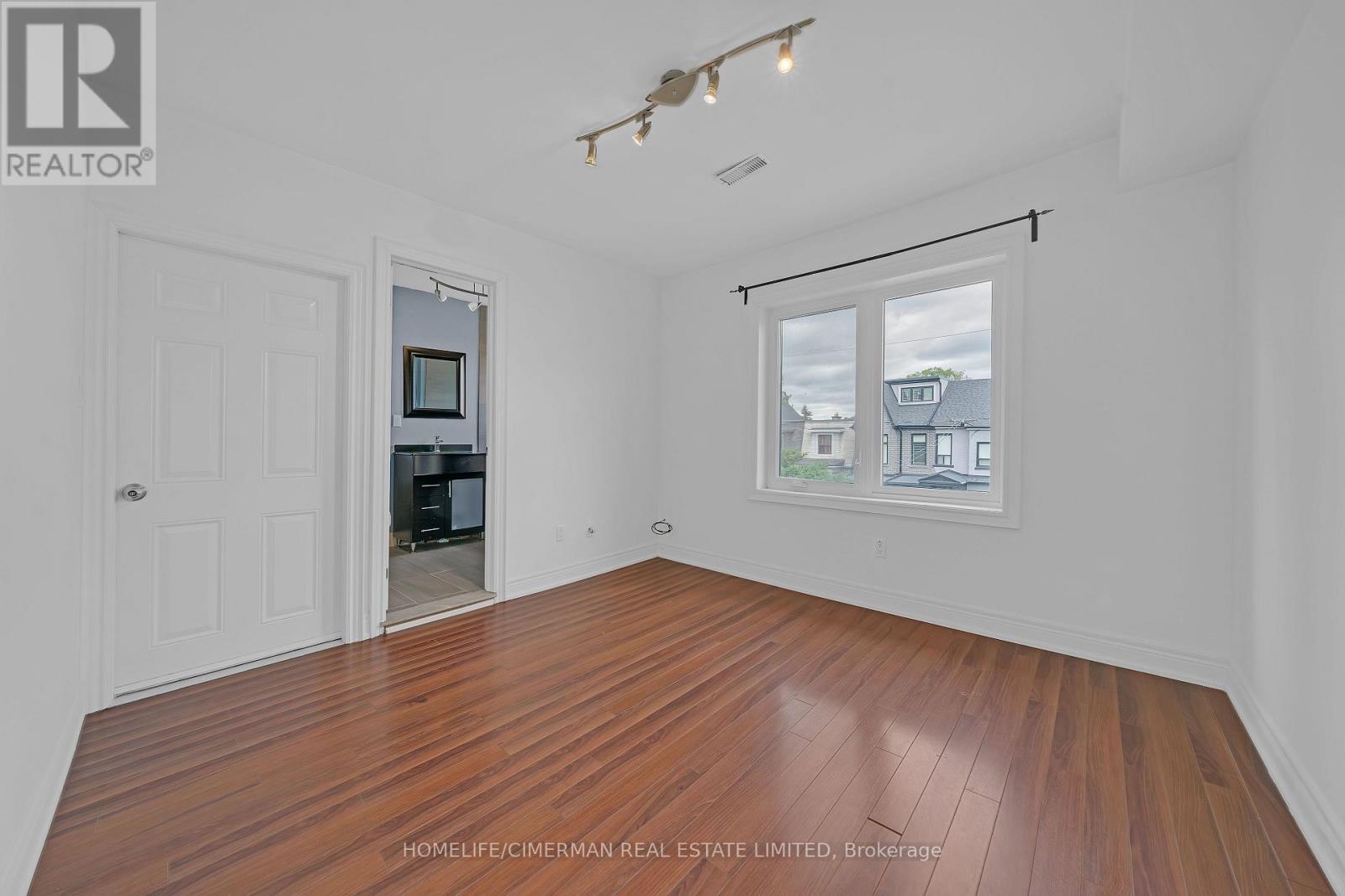 2nd Floor - 660 Crawford Street, Toronto, Ontario  M6G 3K2 - Photo 2 - C12600494