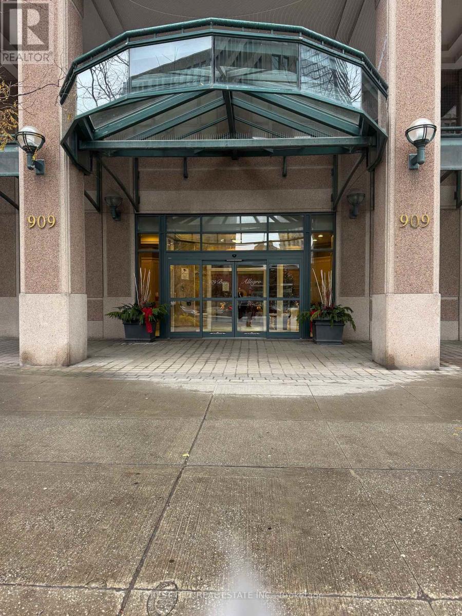 712 - 909 BAY STREET, Toronto, Ontario