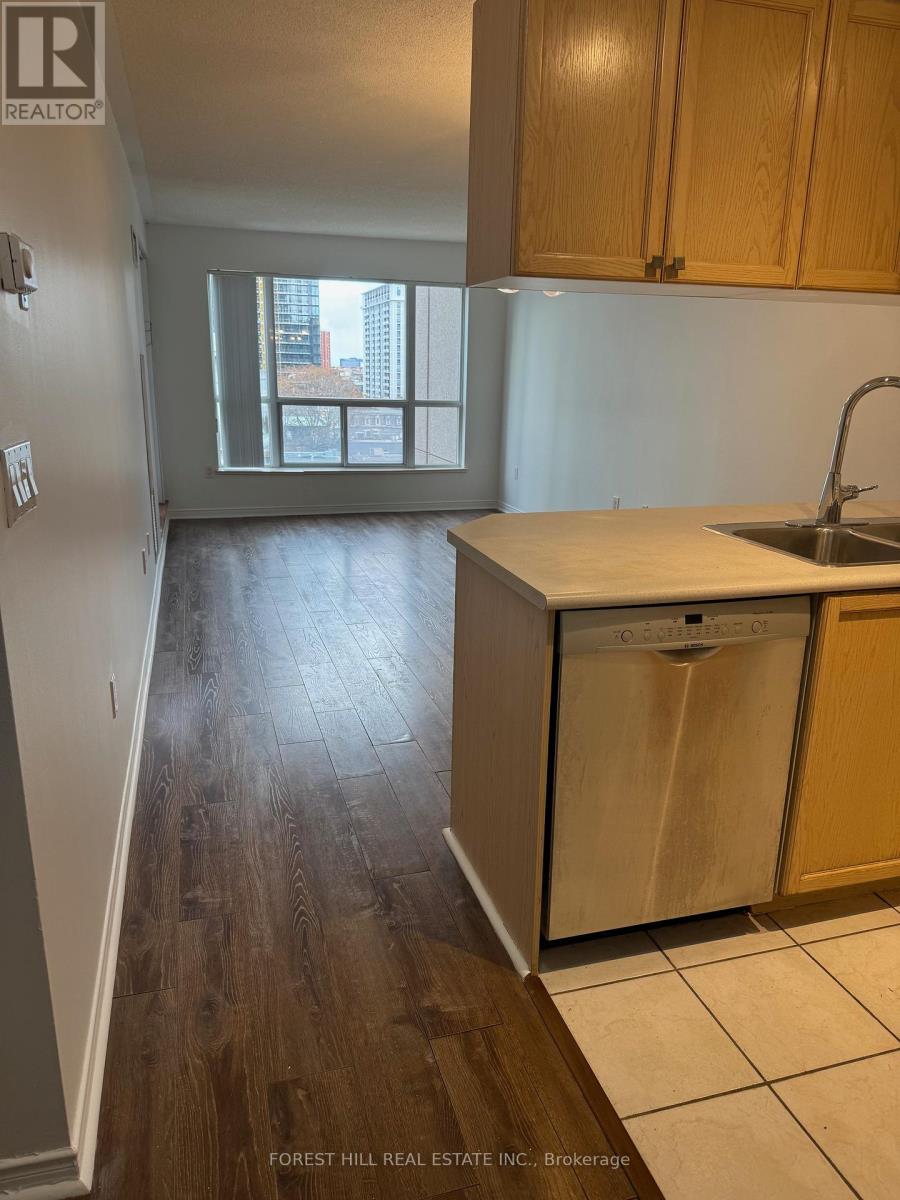 712 - 909 Bay Street, Toronto, Ontario  M5S 3G2 - Photo 6 - C12600540