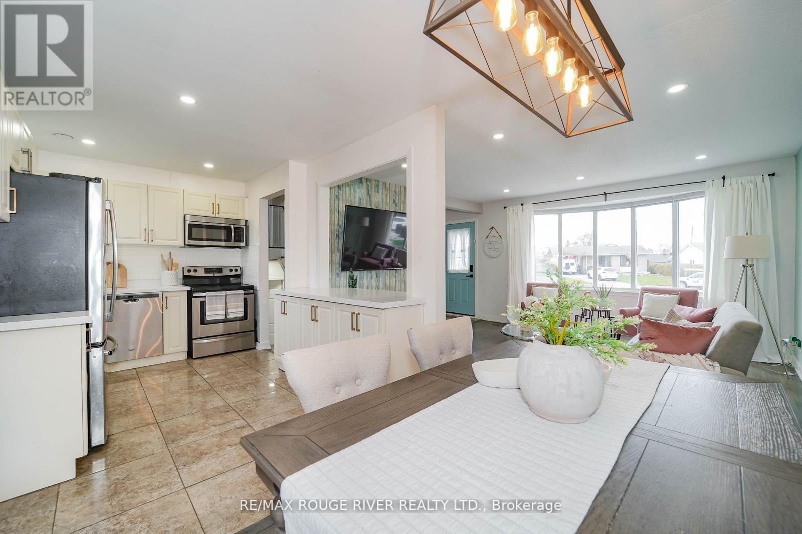 1277 Trellis Court, Pickering, Ontario  L1W 1J2 - Photo 6 - E12600512