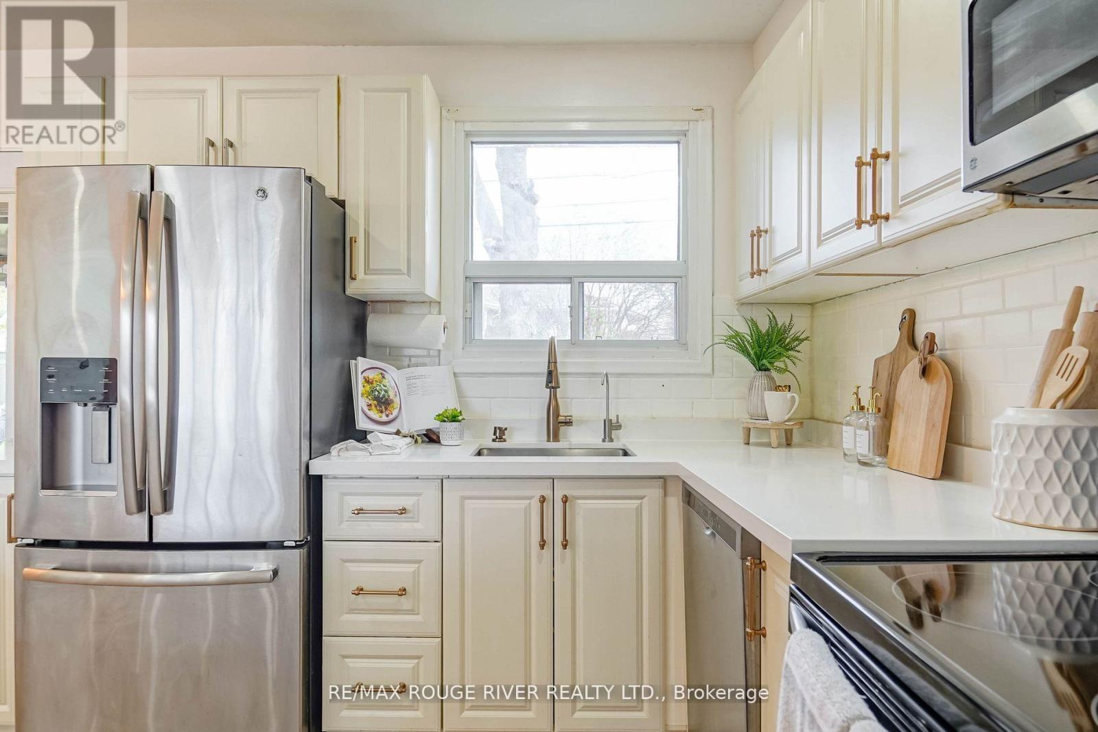 1277 Trellis Court, Pickering, Ontario  L1W 1J2 - Photo 9 - E12600512