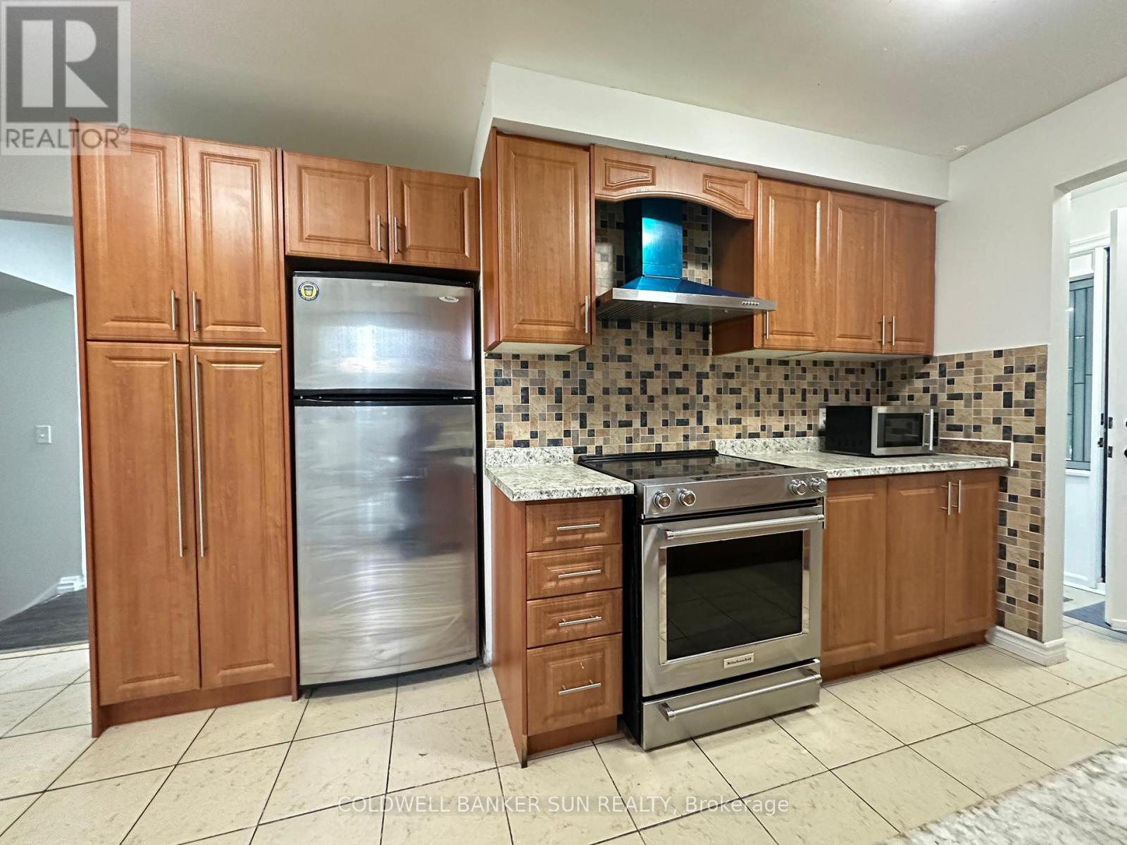 59 Flowertown Avenue, Brampton (Northwood Park), Ontario  L6X 2K8 - Photo 3 - W12583022