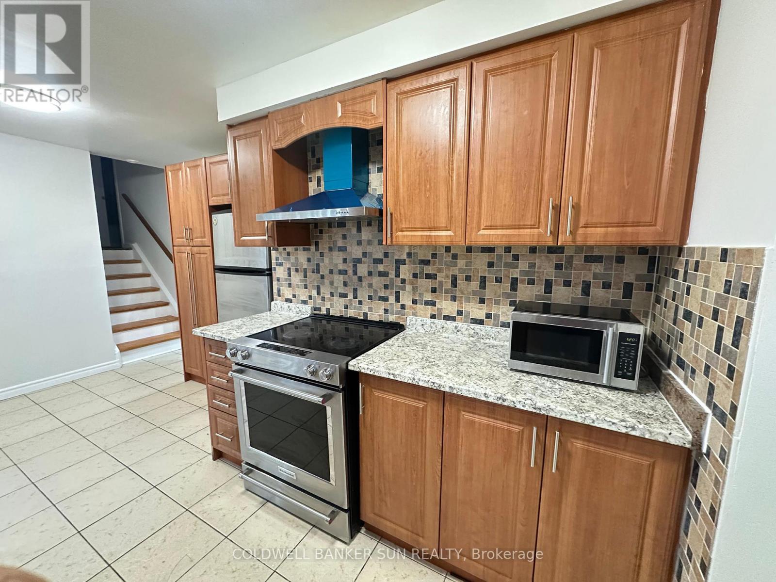 59 Flowertown Avenue, Brampton (Northwood Park), Ontario  L6X 2K8 - Photo 4 - W12583022