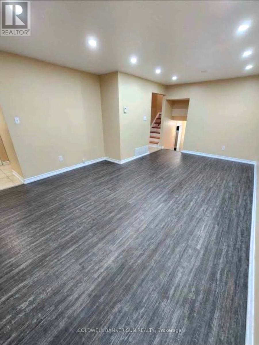 59 Flowertown Avenue, Brampton (Northwood Park), Ontario  L6X 2K8 - Photo 6 - W12583022