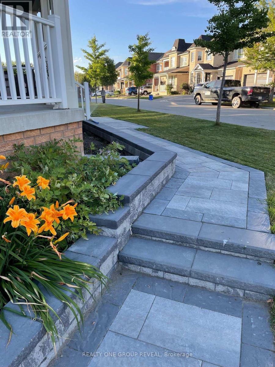 73 Isabella Garden Lane, Whitchurch-Stouffville, Ontario  L4A 0L4 - Photo 2 - N12600530