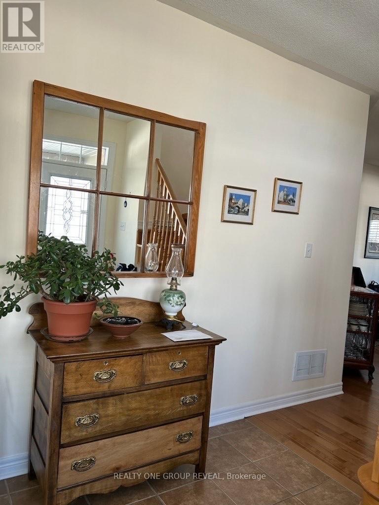 73 Isabella Garden Lane, Whitchurch-Stouffville, Ontario  L4A 0L4 - Photo 5 - N12600530