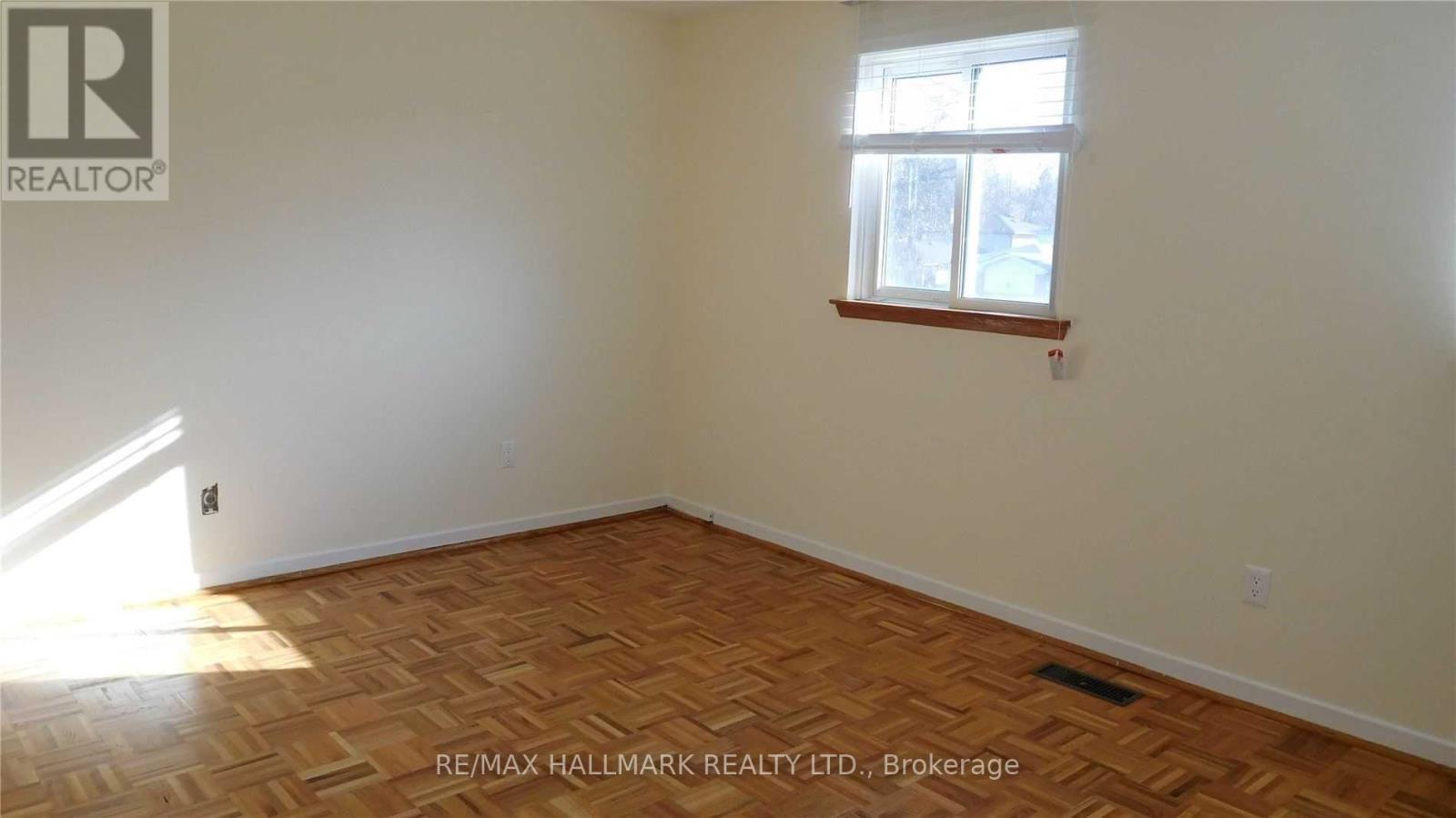 22 Springhead Gardens, Richmond Hill, Ontario  L4C 5B9 - Photo 10 - N12600560