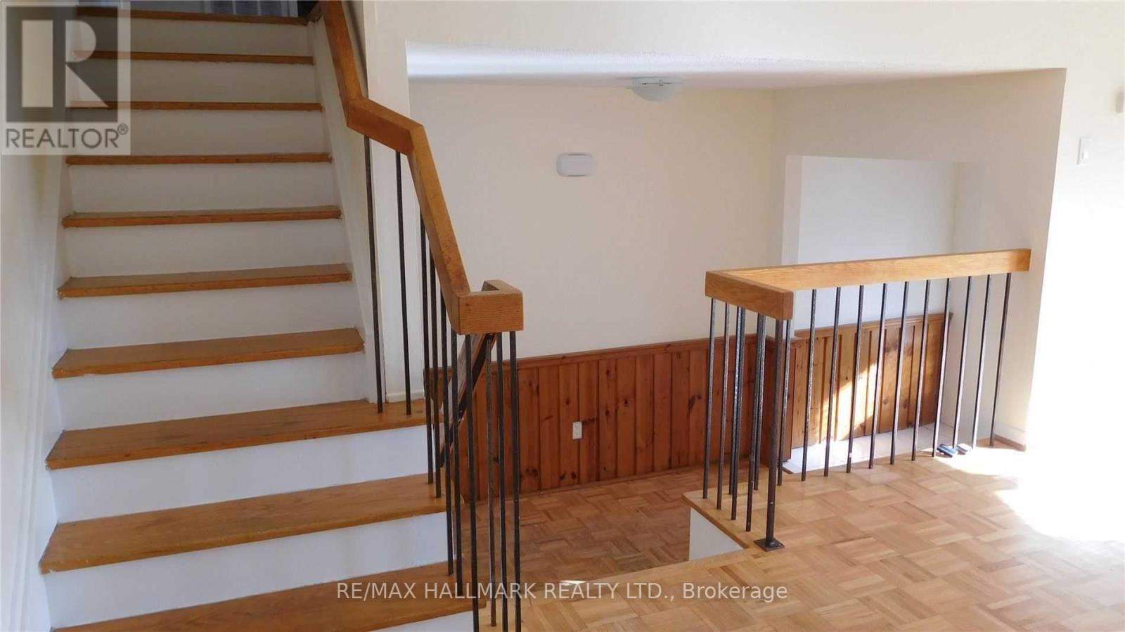 22 Springhead Gardens, Richmond Hill, Ontario  L4C 5B9 - Photo 7 - N12600560