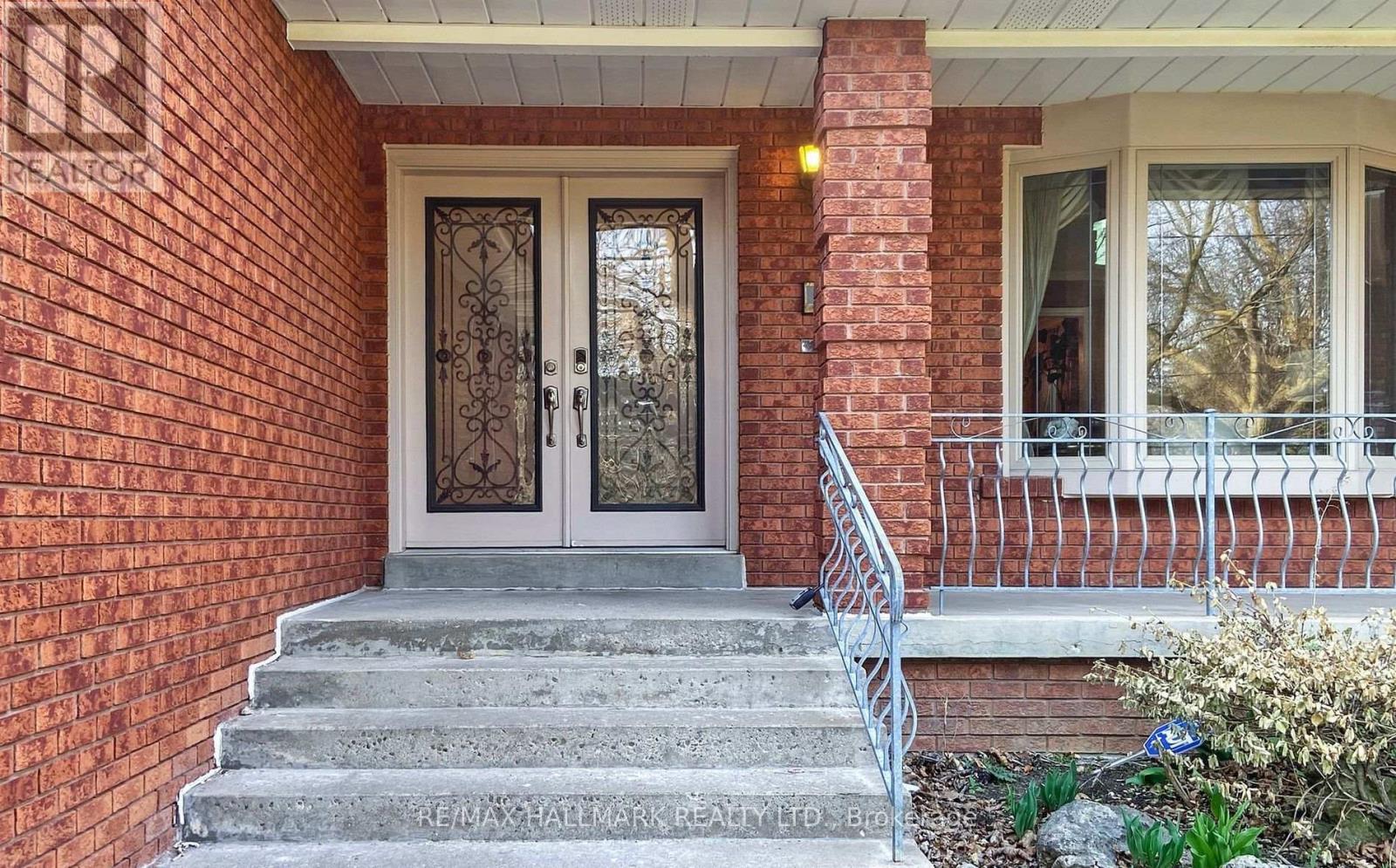 28a Westwood Lane, Richmond Hill, Ontario  L4C 6X9 - Photo 3 - N12600598