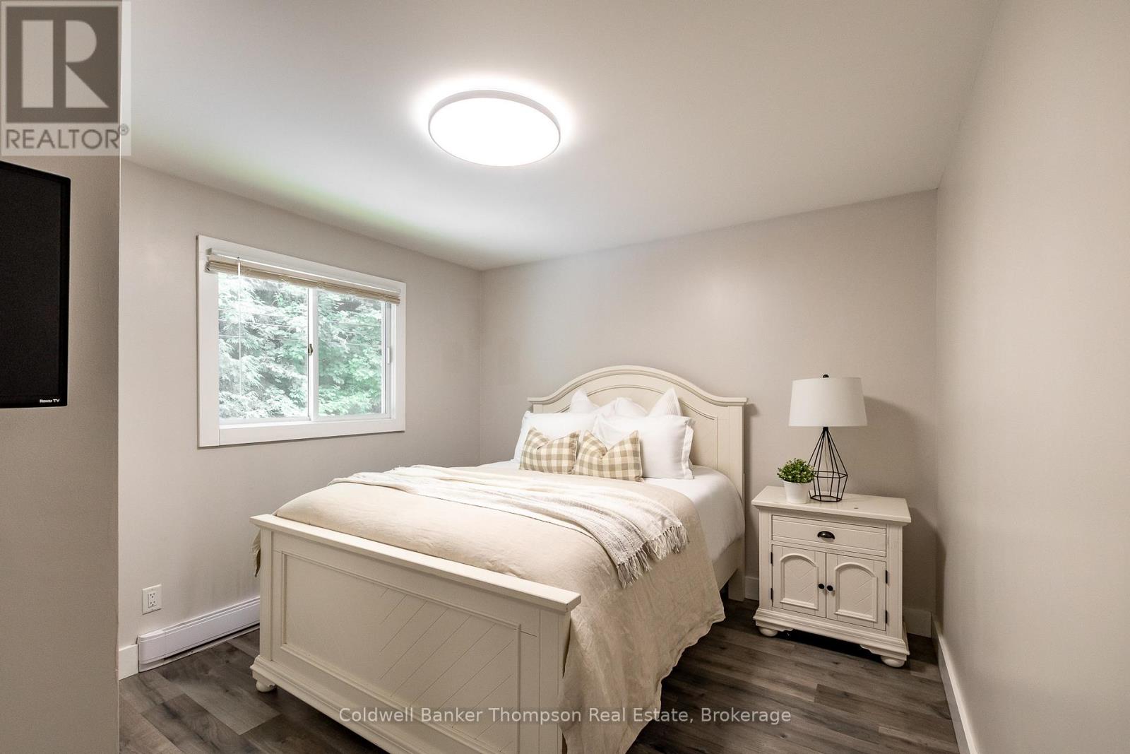 16 Walpole Street, Huntsville, Ontario P1H 1V3 - Photo 11 - X12443601