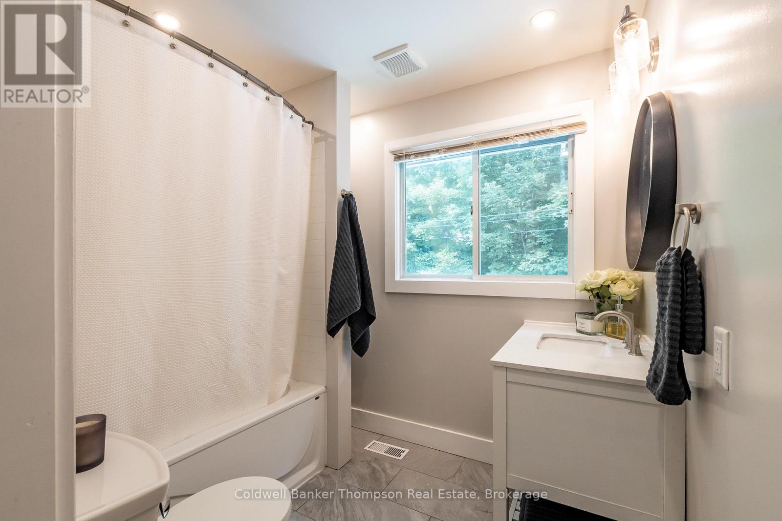 16 Walpole Street, Huntsville, Ontario P1H 1V3 - Photo 12 - X12443601