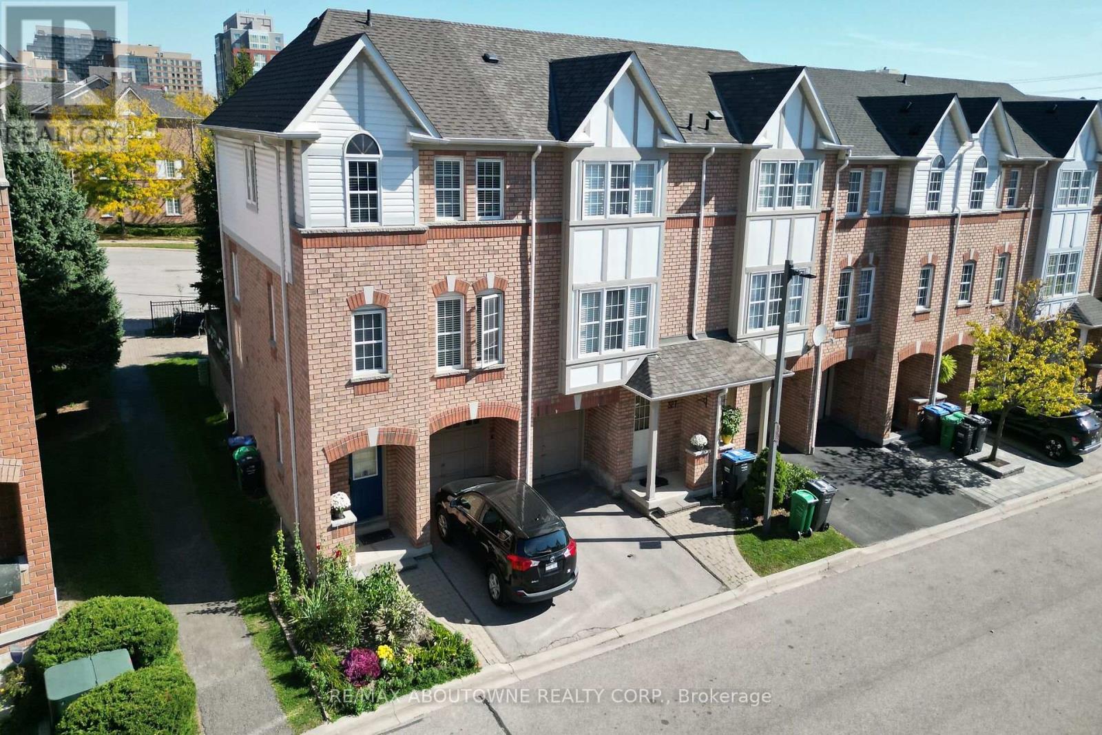 327 - 3030 Breakwater Court, Mississauga, Ontario  L5B 4N9 - Photo 2 - W12600478