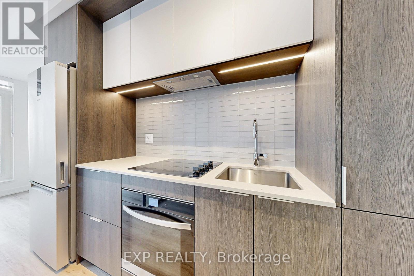 2901 - 395 Square One Drive, Mississauga, Ontario  L5B 0P6 - Photo 10 - W12600498