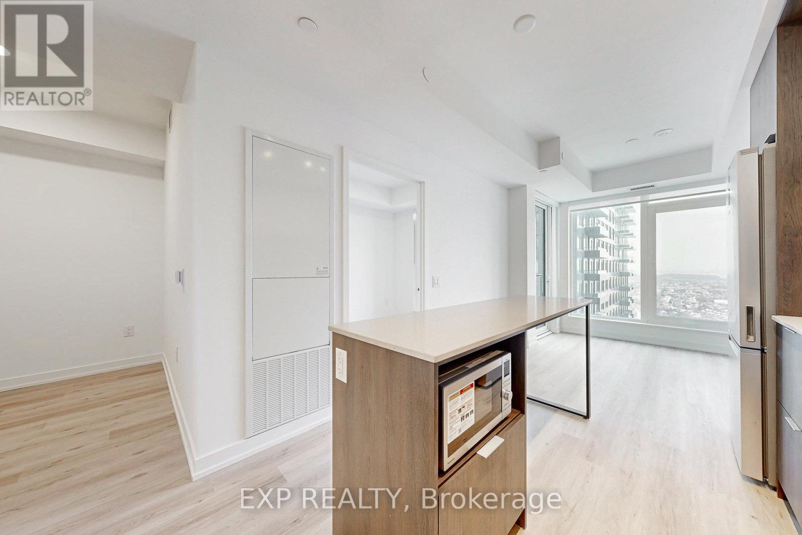 2901 - 395 Square One Drive, Mississauga, Ontario  L5B 0P6 - Photo 8 - W12600498