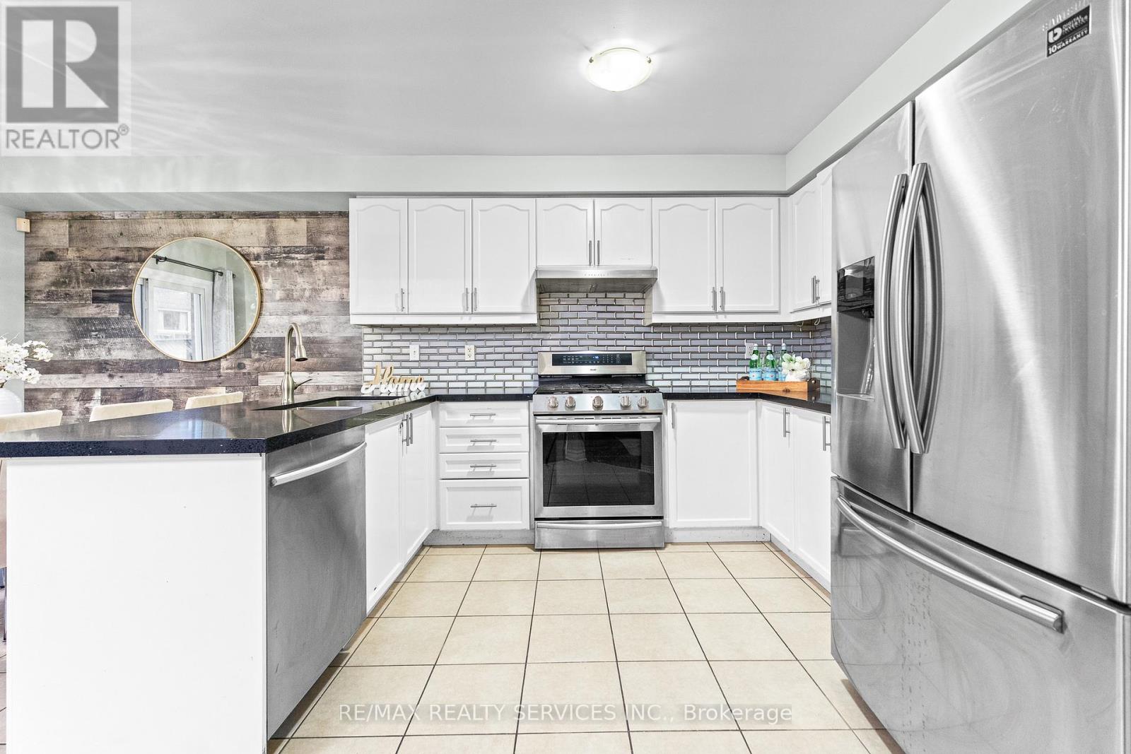 120 Bushmill Circle, Brampton, Ontario L7A 0K6 - Photo 11 - W12600544