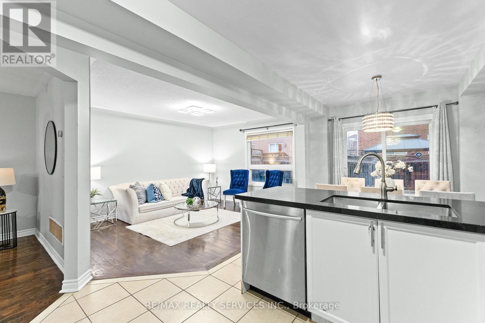 120 Bushmill Circle, Brampton, Ontario L7A 0K6 - Photo 15 - W12600544