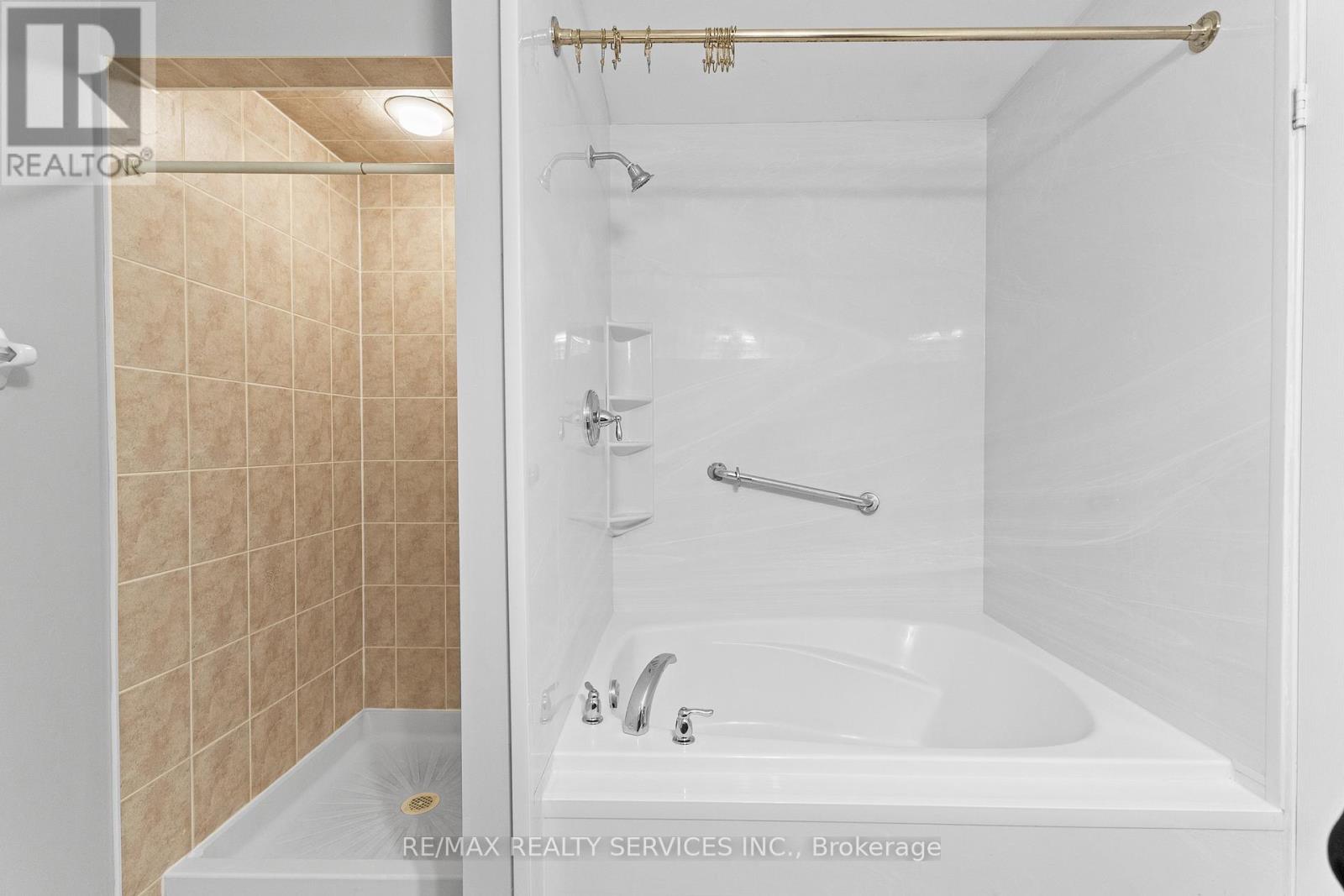 120 Bushmill Circle, Brampton, Ontario L7A 0K6 - Photo 22 - W12600544