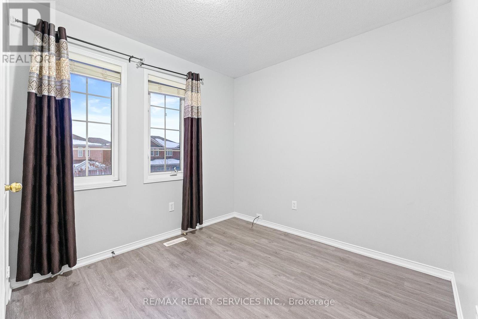 120 Bushmill Circle, Brampton, Ontario L7A 0K6 - Photo 29 - W12600544