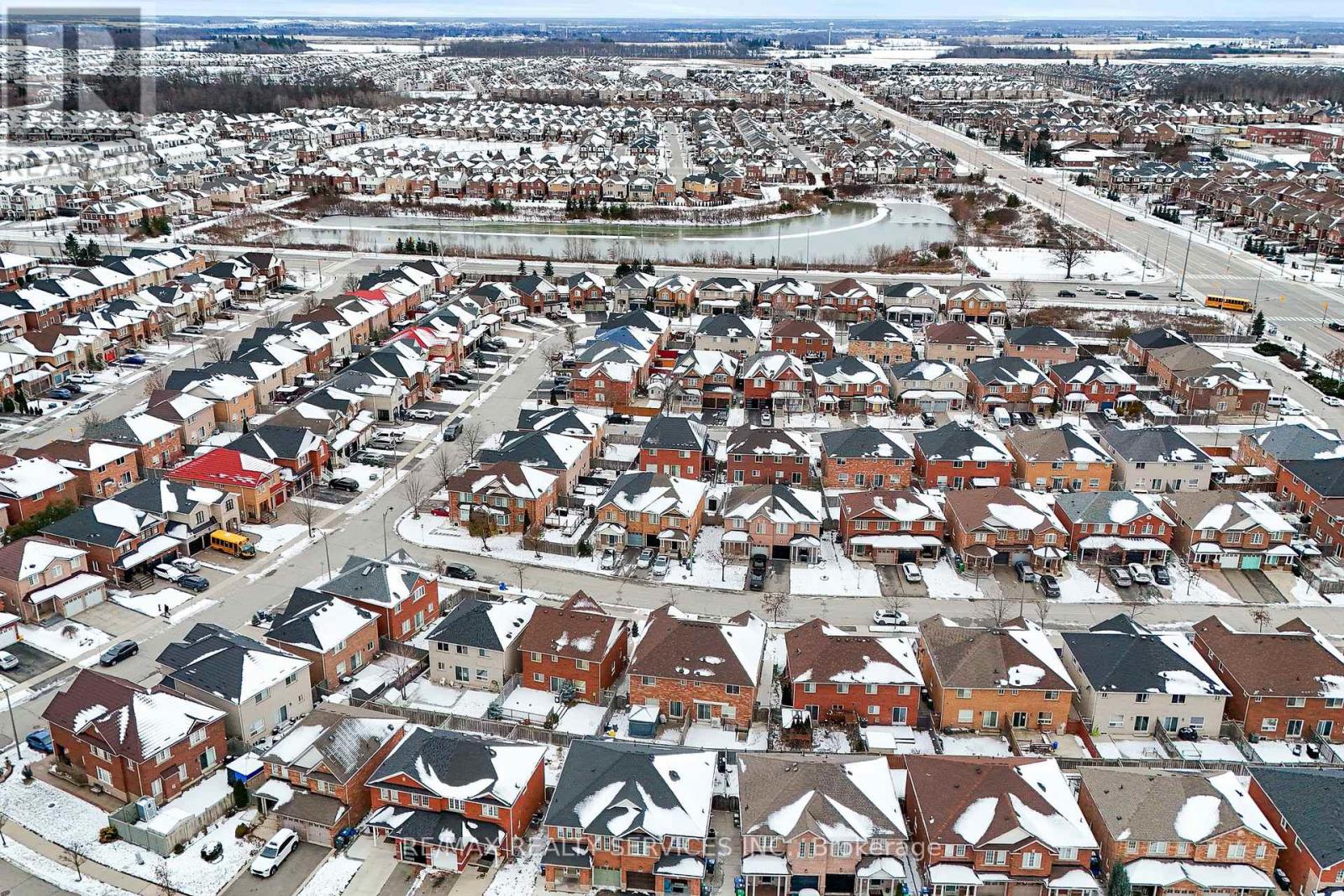 120 Bushmill Circle, Brampton, Ontario L7A 0K6 - Photo 38 - W12600544