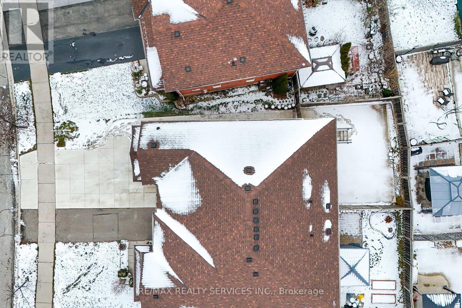 120 Bushmill Circle, Brampton, Ontario L7A 0K6 - Photo 39 - W12600544