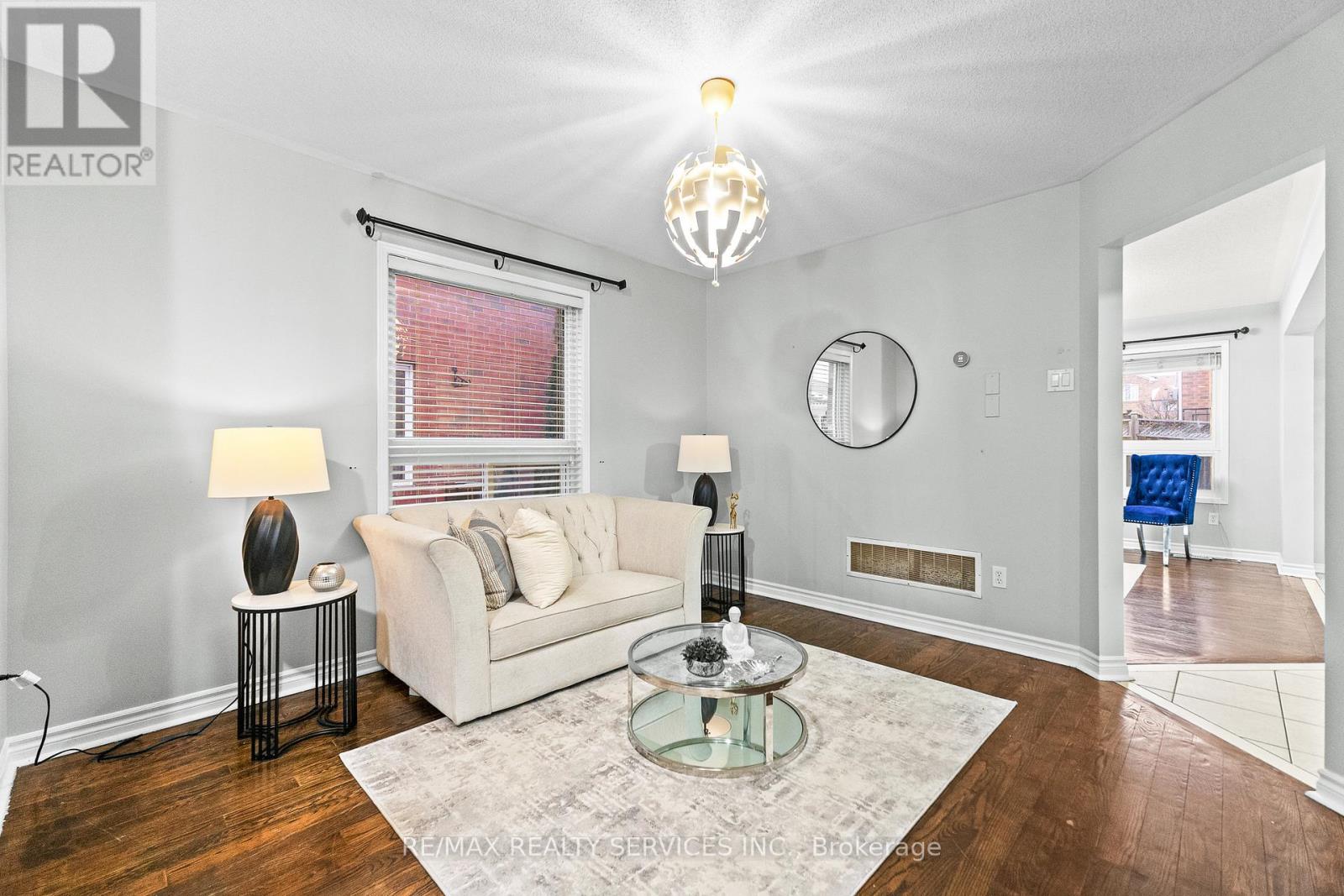 120 Bushmill Circle, Brampton, Ontario L7A 0K6 - Photo 6 - W12600544