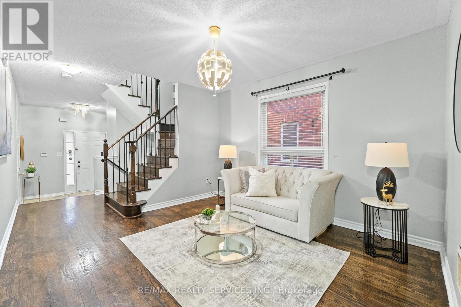 120 Bushmill Circle, Brampton, Ontario L7A 0K6 - Photo 7 - W12600544