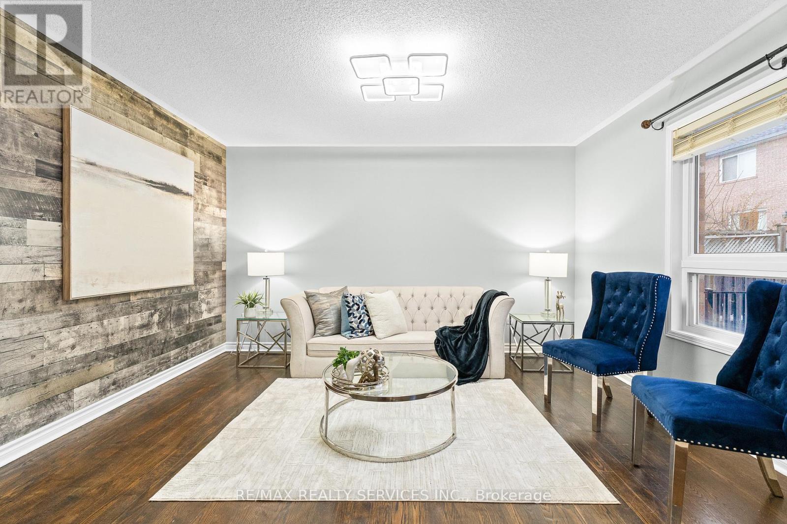 120 Bushmill Circle, Brampton, Ontario L7A 0K6 - Photo 9 - W12600544