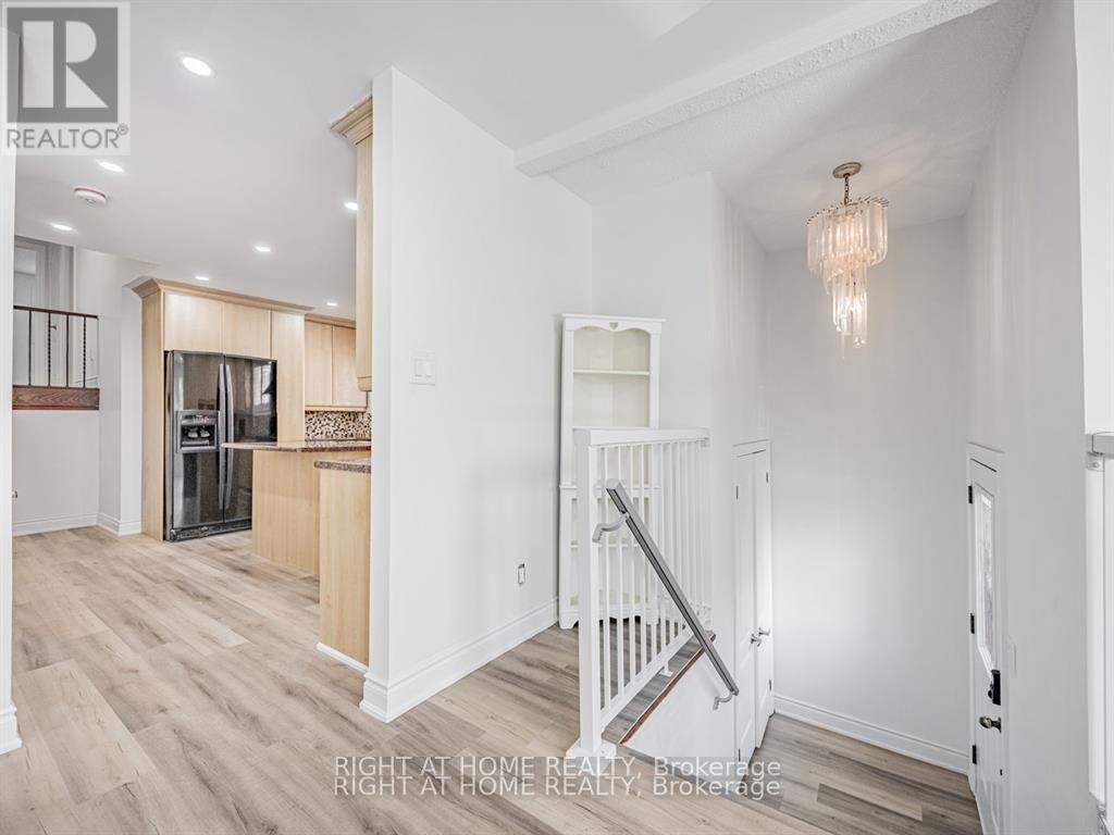 838 Merritt Drive, Milton, Ontario  L9T 4K1 - Photo 7 - W12600558